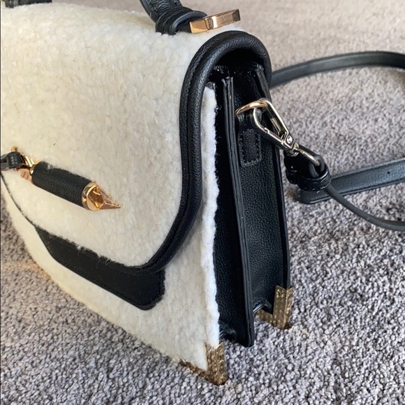 FAUX SHEEP FUR CROSSBODY - Picture 3 of 5
